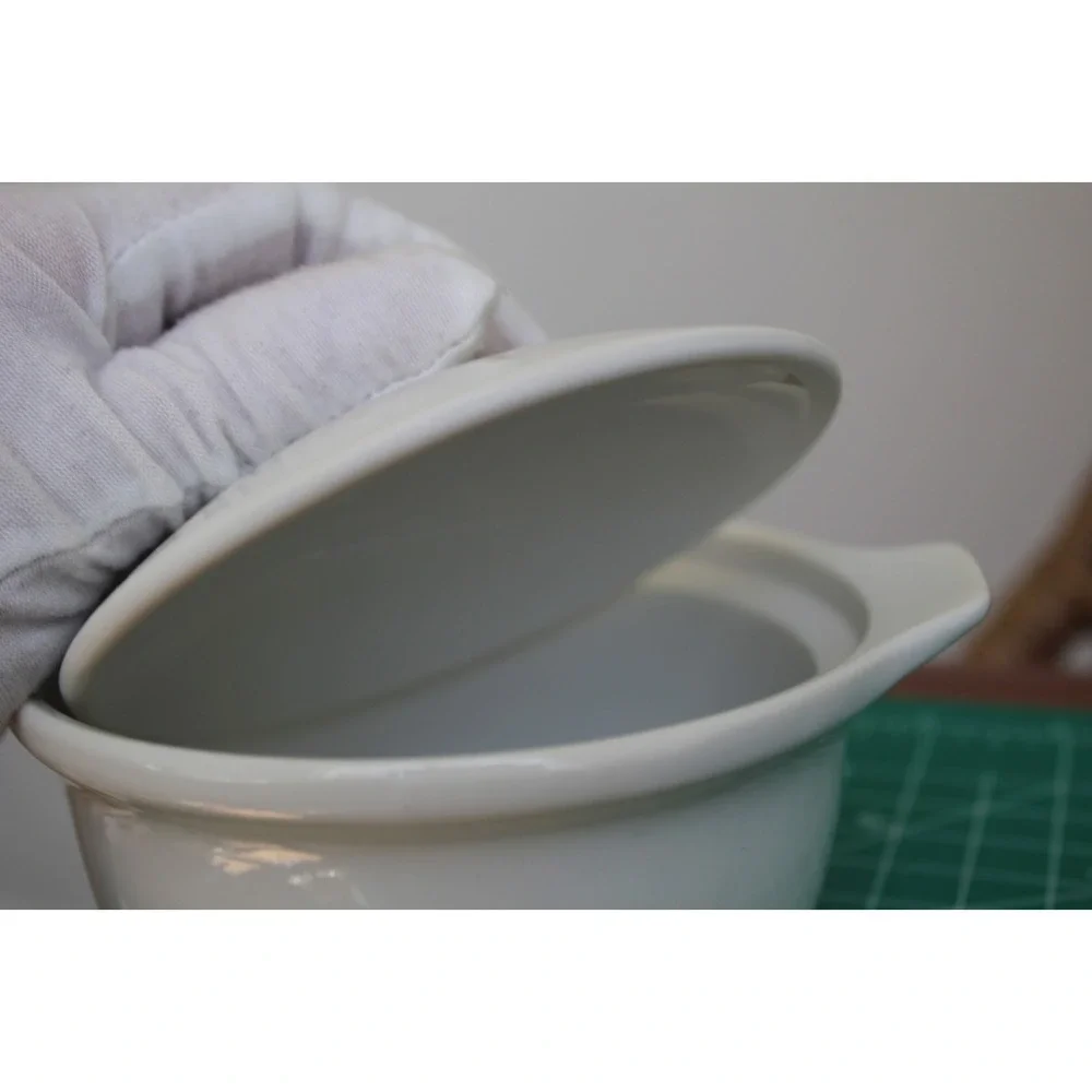 Mikasa Accent White K1000 Fine China Mini Casserole Dish with Lid Japan‎ 5.5in